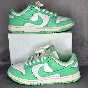 🔥🔥🔥Nike Dunk Low Green Glow 2021 Size: 7.5🔥🔥🔥